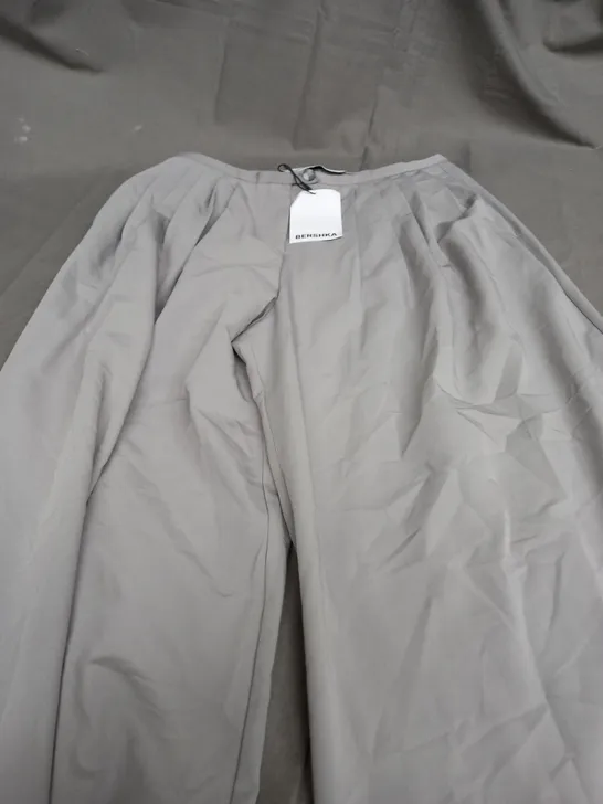 BERSHKA LIGHT GREY BAGGY TROUSERS - EUR 38