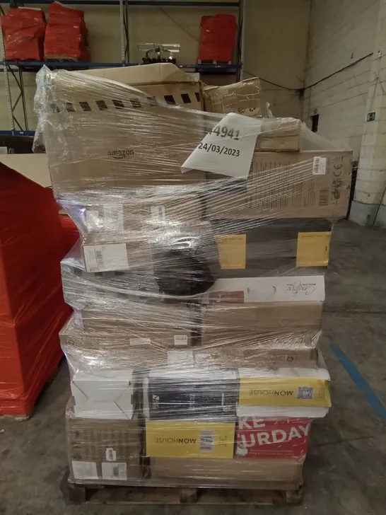 PALLET OF ASSORTED ITEMS INCLUDING STOREMIC FLOATING SHELF, ARTIFICAL CHRISTMAS TREE, ANGELSHIELD TOILET SEAT, CORDLESS VACUUM CLEANER, MONHOUSE HEATED THROW, GETFIT PREMIUM KING AIR BED 