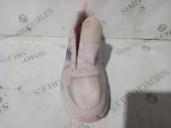 PAIR OF SKECHERS TRAINERS IN PALE PINK SIZE 6