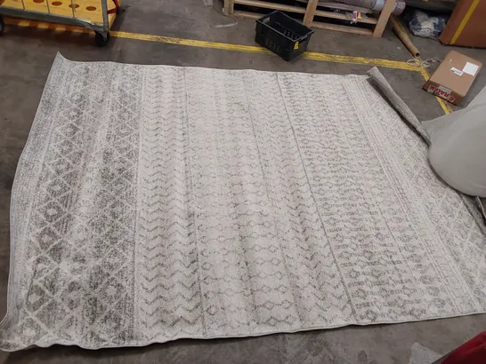 NARINE REID GREY AREA RUG // 200 X 275CM