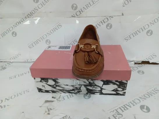 BOXED MODA IN PELLE TAN FALCONCIE LEATHER- SIZE 38