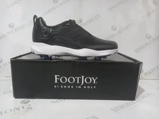 BOXED PAIR OF FOOT JOY GOLD SHOES IN BLACK UK SIZE 6
