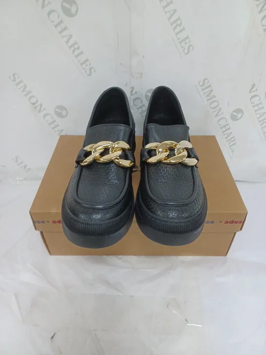 BOXED ADESSO LADIES FLAT SHOES WITH GOLD CHAIN DETAIL BLACK SIZE EU 39