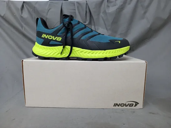 BOXED PAIR OF INOV8 ROCLITE GTX SHOES IN DARK OCEAN/BLACK/LIME UK SIZE 13