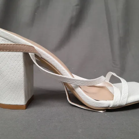 BOXED PAIR OF DESIGNER OPEN SQUARE TOE BLOCK HEEL SANDALS IN WHITE EU SIZE 38