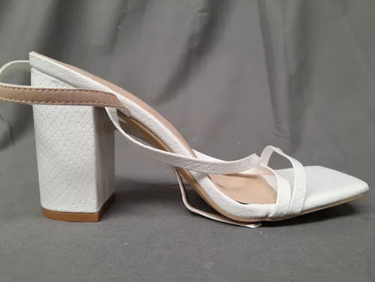 BOXED PAIR OF DESIGNER OPEN SQUARE TOE BLOCK HEEL SANDALS IN WHITE EU SIZE 38