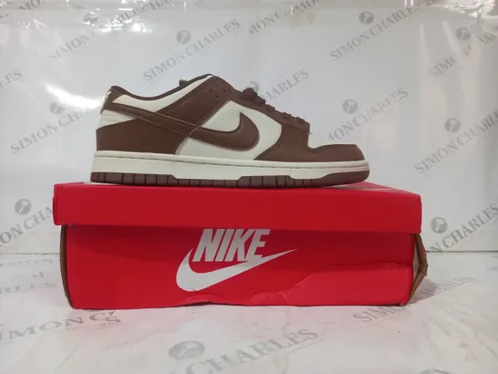 BOXED PAIR OF NIKE DUNK LOW SHOES IN BROWN/OFF WHITE UK SIZE 8