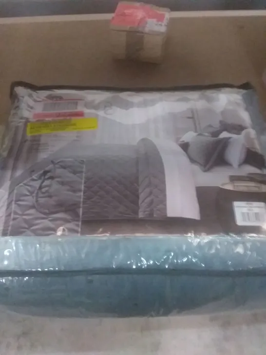 KING SIZE MAKHMAL BEDSPREAD GREY