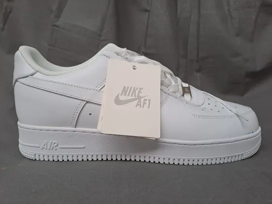 PAIR OF NIKE AIR FORCE 1 SHOES IN WHITE UK SIZE 11