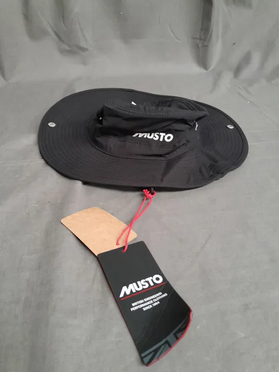 MUSTO EVO FD BRIMMED HAT IN BLACK