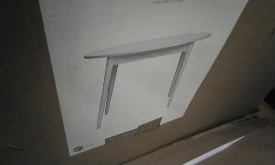 BOXED LEO DINING TABLE WHITE 