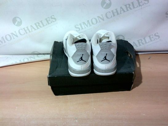 BOXED PAIR OF NIKE TRAINERS SIZE 2.5