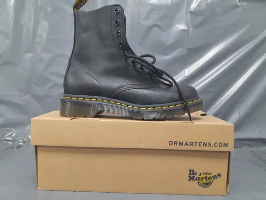 BOXED PAIR OF DR MARTENS 1460 PASCAL ANKLE BOOTS IN BLACK UK SIZE 5