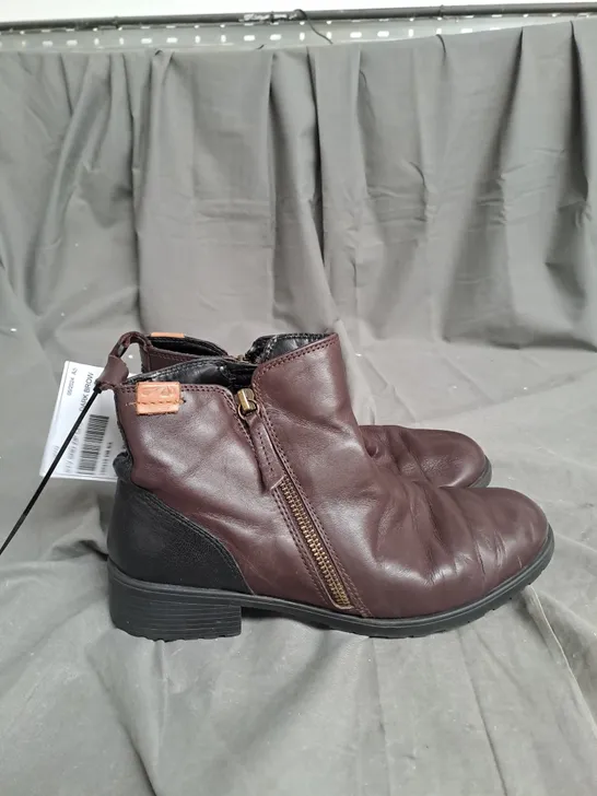 STRIVE DARK BROWN MID TOP BOOTS SIZE 5 