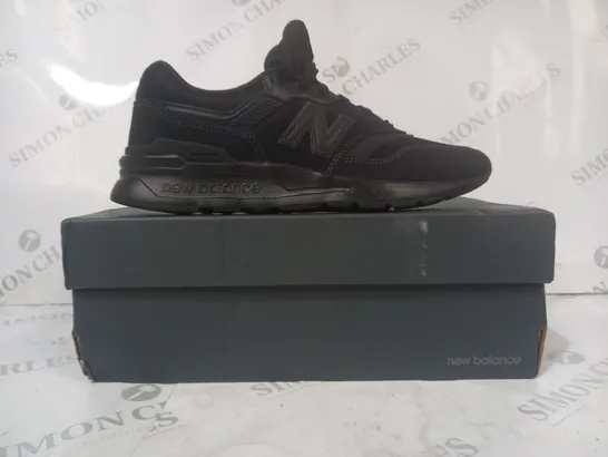 BOXED PAIR OF NEW BALANCE 997H SHOES IN BLACK UK SIZE 6.5