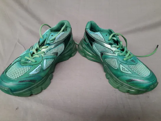 PAIR OF AXEL ARIGATO SHOES IN GREEN UK SIZE 7