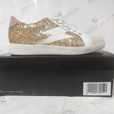BOXED PAIR OF DUNE LONDON ENERGISED LIGHTNING BOLT TRAINERS IN GOLD/WHITE/PINK SIZE 7