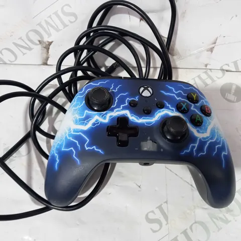 POWERA WIRED CONTROLLER FOR XBOX W. LIGHTNING DESIGN