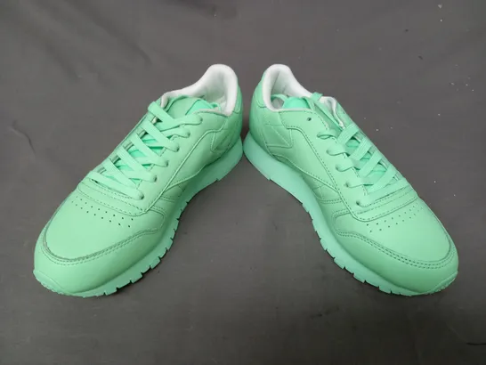 BOXED PAIR OF REEBOK SHOES IN PASTEL GREEN UK SIZE 3