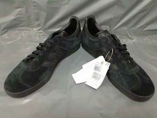 BOXED PAIR OF ADIDAS GAZELLE SHOES IN BLACK UK SIZE 9