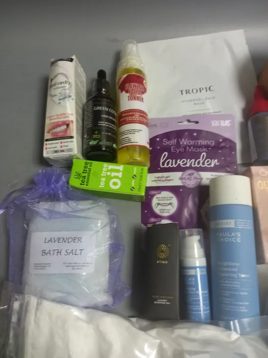 LOT OF APPROXIMATELY 20 ASSORTED HEALTH AND BEAUTY ITEMS TO INCLUDE SODIUM BICARBONATE, CHARLOTTE TILBURY MAKE UP AND PAULAS CHICE TONER