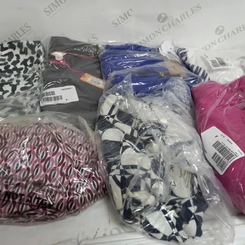 BOX OF APPROXIMATELY 20 ASSORTED CLOTHING ITEMS TO INCLUDE GILET, JUMPER, TOPS ETC