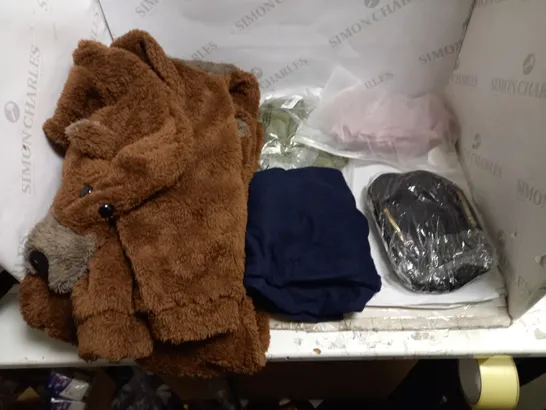 LOT OF APPROX 10 ASSORTED CLOTHES AND ACCESSORIES TO INCLUDE BEAR ONESIE, SMALL BAG, POLO SHIRT ETC