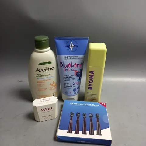 BOX OF APPROXIMATELY 20 COSMETIC ITEMS TO INCLUDE - AVEENO YOGURT BODY WASH - BYOMA MILKY OIL CLEANSER - CHILDREN'S BLUEBERRY SHAMPOO - ETC 