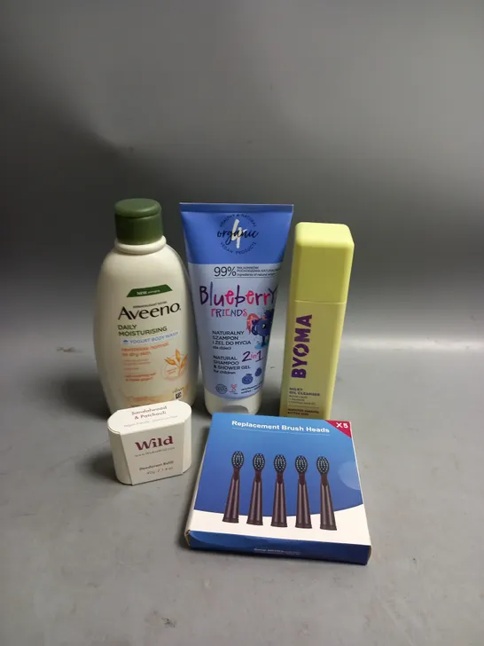 BOX OF APPROXIMATELY 20 COSMETIC ITEMS TO INCLUDE - AVEENO YOGURT BODY WASH - BYOMA MILKY OIL CLEANSER - CHILDREN'S BLUEBERRY SHAMPOO - ETC 