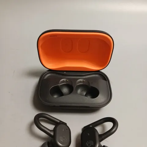 SKULLCANDY WIRELESS SPORTS EARBUDS IN BLACK AND CORAL 