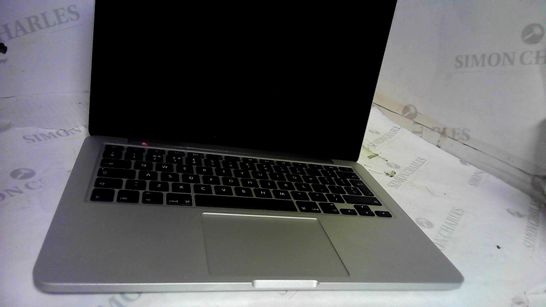 SILVER APPLE MACBOOK PRO 