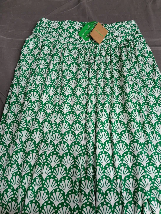 BODEN LADIES MAXI SKIRT GREEN/WHITE SIZE 12