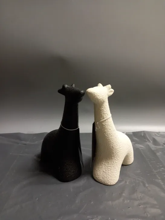 GEORGE HOME DECOR GIRAFFE IN WHITE (X4) AND BLACK (X4) 