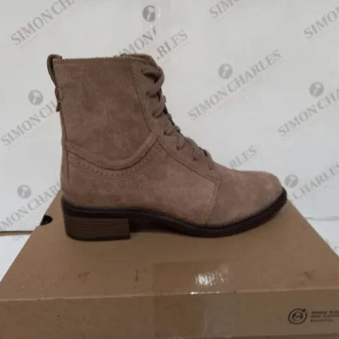 BOXED PAIR OF CLARKS BOOTS IN PEBBLE SUEDE - SIZE 6