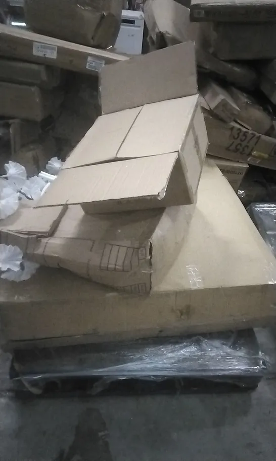 PALLET OF BOXES INCLUDING GARDEN DECORATION AND DECORATIVE LIGHTSHADE 