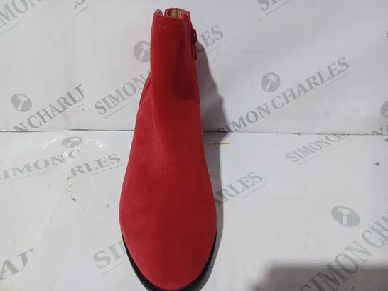 BOXED PAIR OF VIONIC ZIP UP BLOCK HEEL BOOTS IN RED UK SIZE 6