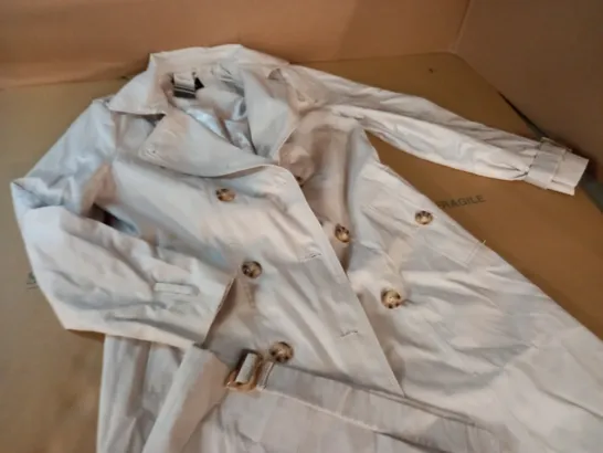 WALLIS DOUBLE BREASTED TRENCH COAT IN STONE - 10