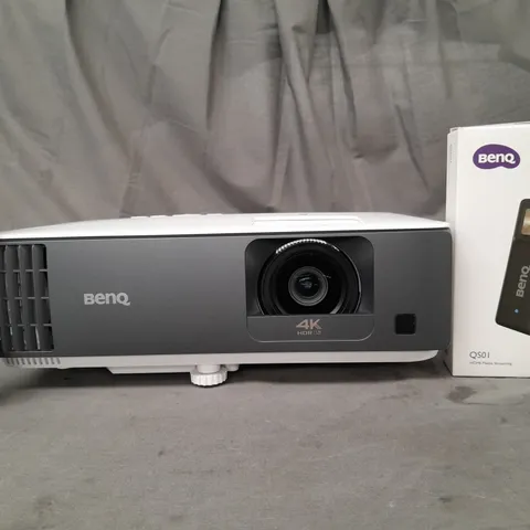 BOXED BENQ DIGITAL PROJECTOR