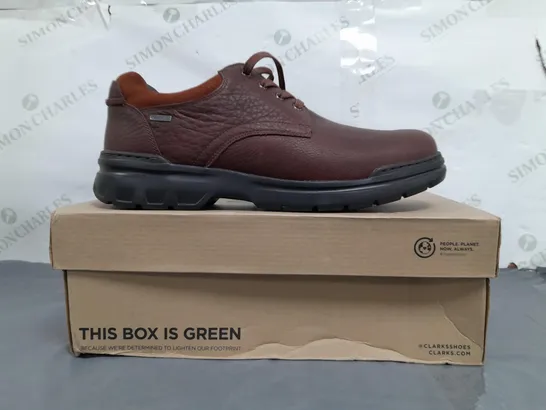 BOXED PAIR OF CLARKS LACE UP SHOE IN BROWN UK SIZE 11