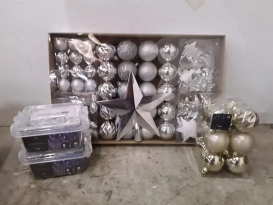 LOT OF APPROXIMATELY 17 BOXES CONTAINING ASSORTED BRAND NEW CHRISTMAS PRODUCTS INCLUDING BAUBLES, STRING LIGHTS & XMAS PLASTIC TUMBLER 