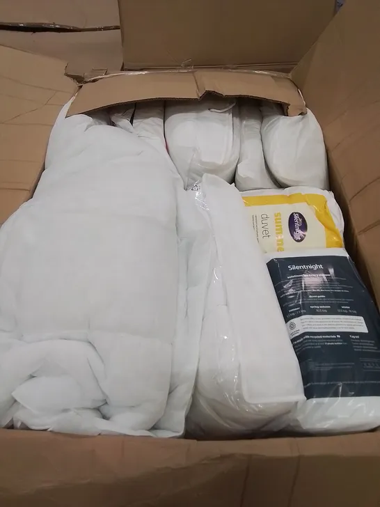 PALLET OF ASSORTED DUVET COVERS AND PILLOWS