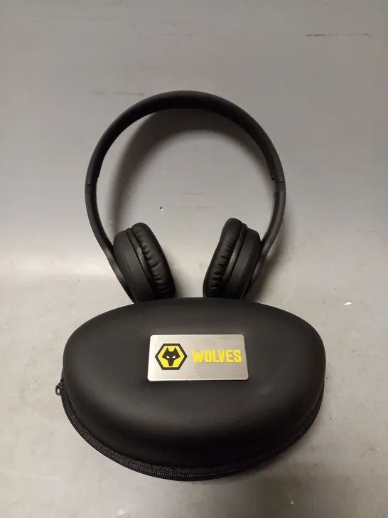 WOLVES BLACK HEADPHONES