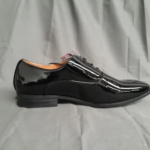 PAIR OF GOOR FORMAL LACE UP SHOES IN BLACK SIZE 13