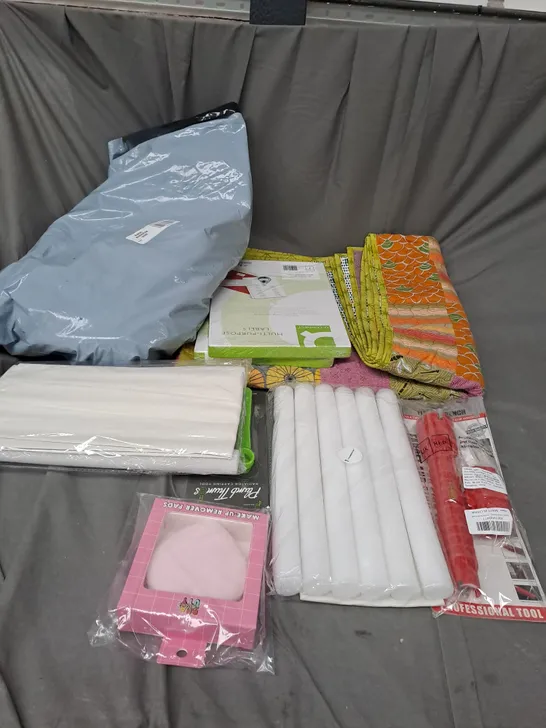 BOX OF APPROXIMATELY 10 ASSORTED ITEMS TO INCLUDE: MAKE UP REMOVER PADS & Q-CONNECT LABELS