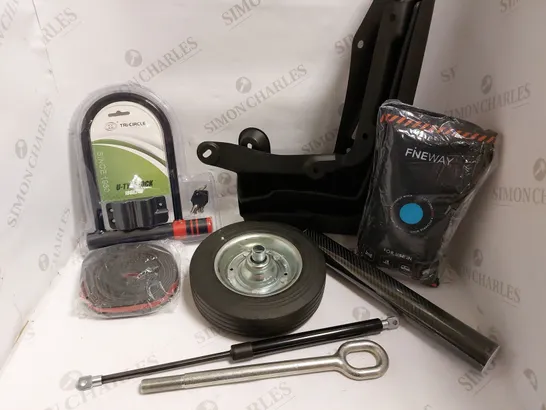 BOX OF APPROX 10 ITEMS TO INCLUDE TRI-CIRCLE U-TYPE LOCK, CARBON FIBRE EFFECT VINYL, FINEWAY CAR DEHUMIDIFIER BAG