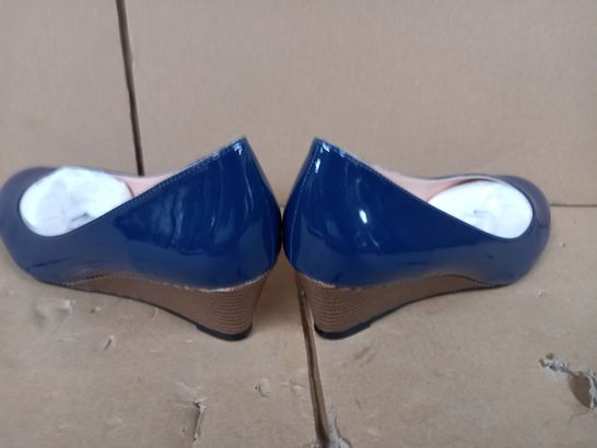 BOXED PAIR OF DESIGNER WOMENS FOOTWEAR IN BLUE SIZE EU 39.