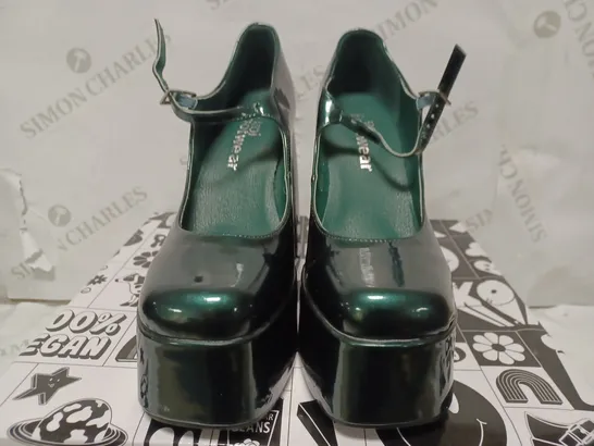 PAIR OF KOI DESIGNER VEGAN PLATFORM HEELED STRAP UP SHOES IN GLOSS EMERALD - SIZE 4