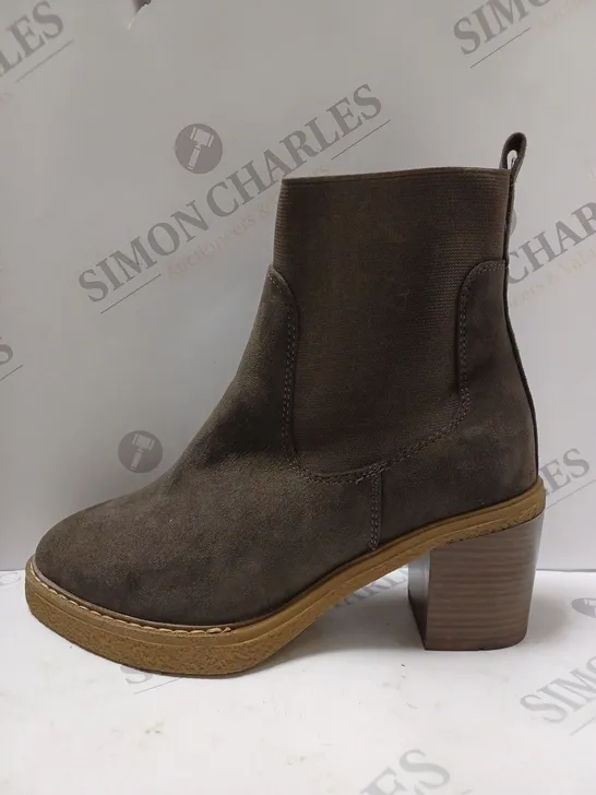 EVANS BROOKE ANKLE BOOTS, BROWN - SIZE 5