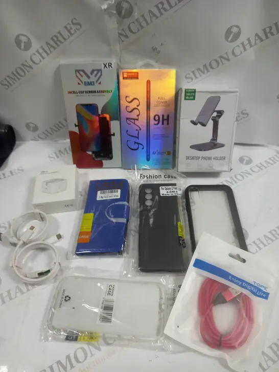 APPROXIMATELY 20 ASSORTED SMARTPHONE ACCESSORIES TO INCLUDE SCREEN PROTECTORS, CASES, CHARGING CABLES ETC 