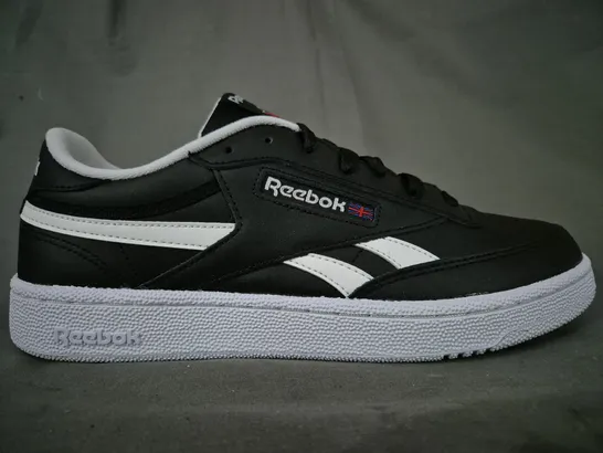 BOXED PAIR OF REEBOK CLUB C REVENGE MEN'S TENNIS SHOES IN BLACK/WHITE UK SIZE 9.5